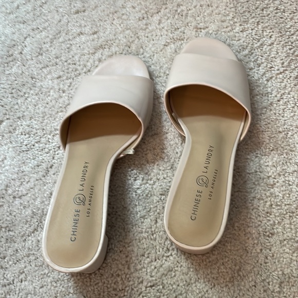 Chinese Laundry Ina Smooth Slide. Size 7.5 - Picture 5 of 6